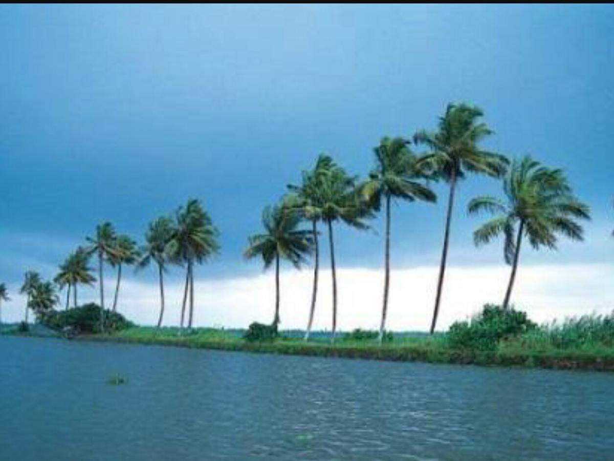Abru'S Holidays International Travelers Alappuzha Bagian luar foto